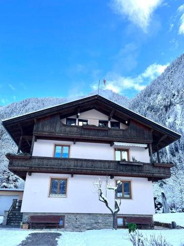 Ferienwohnung Rita Kröll - Apartment - Mayrhofen