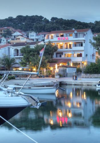 Gina Bed&Breakfast - Accommodation - Tisno