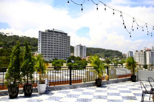 Lucasta Hotel Ha Long - 발코니/테라스