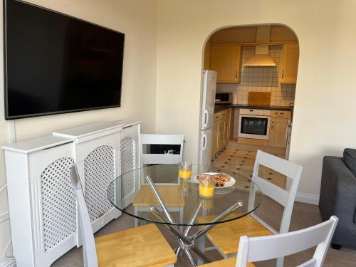 Two Bed Flat White Star Place Room Type - Two-Bedroom Apartment