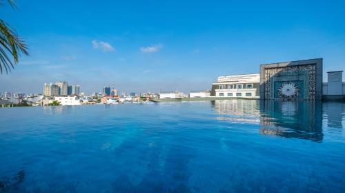 Swimming pool, The Lapis Hotel near Hoa Vien Brauhaus