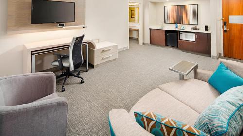 One-Bedroom King Suite with Sofa Bed - Non-Smoking