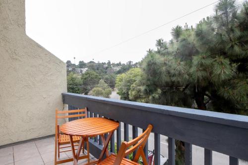 Pacific Palisades 2BR Loft w Pool nr Lake Shrine LAX-113 in Los Angeles, USA