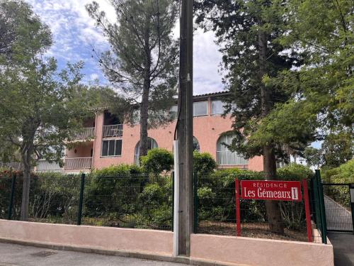 Studio cabine avec piscine, tennis et parking a 400m de la plage - 4 couchages, Saint-Aygulf - FR-1- near Le Botafogo