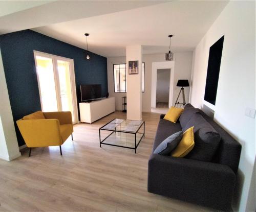 Superbe bas de villa 80 m2 très calme et frais avec vue magnifique 6 couchages - Location saisonnière - La Londe-les-Maures