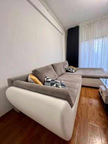 Red Forest Retreat 2 Rooms Flat - Apartment - Chiajna