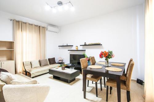 Two-Bedroom Apartment room in Penelope Downtown