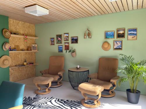 Shared lounge/TV area, BORG Sommerhotell in Alesund