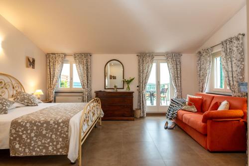 Double Room with Balcony and Sea View room in La Vignana - 5 Terre
