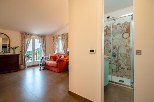 Double Room with Balcony and Sea View image 9