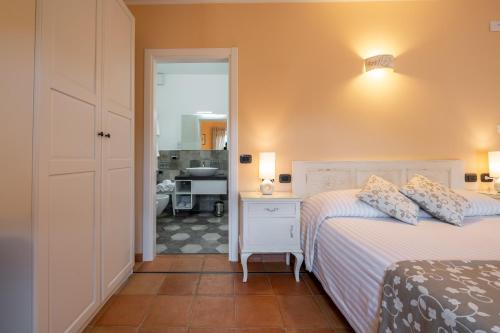 Double or Twin Room with Private Bathroom image 5