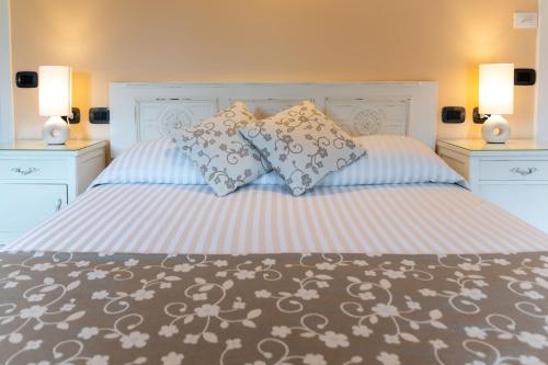 Double or Twin Room with Private Bathroom image 1