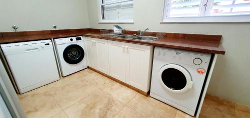 Beach Haven - Sleeps 10 - Tastefully Furnished Holiday Home!, Margate (fotografie 11)