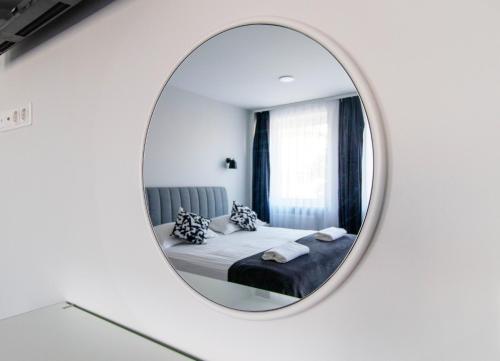 1 queen bed, 1 sofa bed