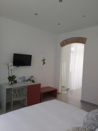 Deluxe Double Room image 3