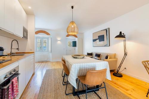 Your Dream Stay: Modern Amenities, Historic Charm, Lisbon