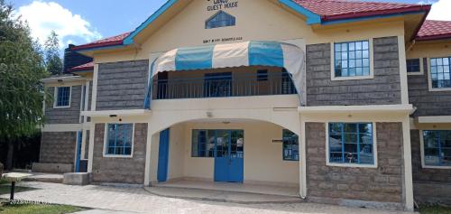 Camp George Guest Lodge in 納紐基
