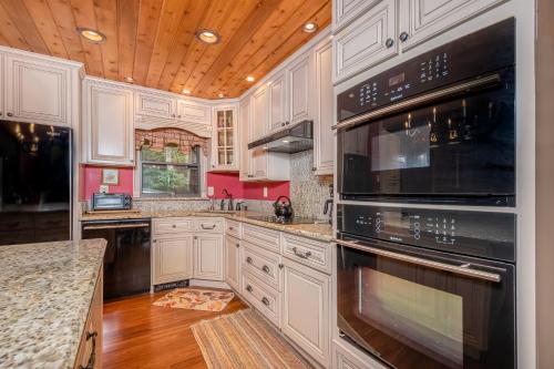 Fernwood Retreat in Oakland, USA