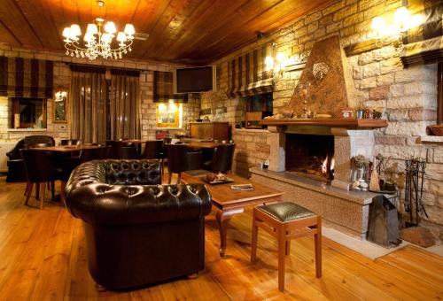 Pub/Lounge, Nisista Lodge Mountain View in Rodavgi