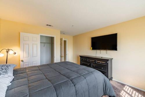 Family-friendly 4BR Home - Spacious - Great Location in Fontana, USA