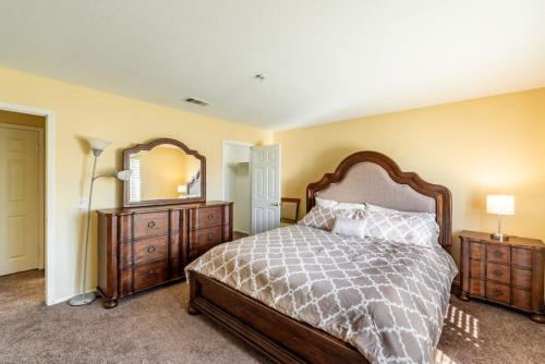 Family-friendly 4BR Home - Spacious - Great Location in Fontana, USA