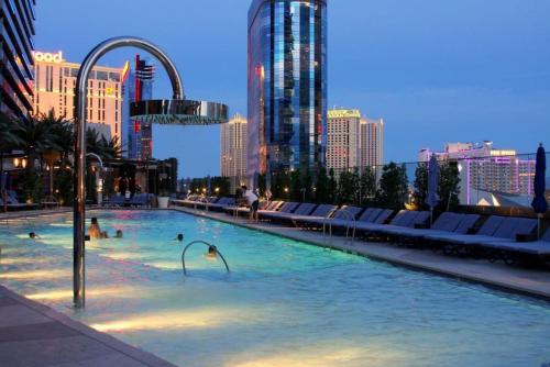 ON THE STRIP - Classic Comfort - 2 Bedroom Condo, Las Vegas