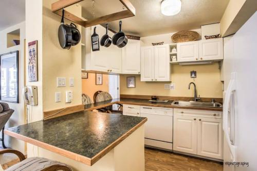 ON THE STRIP - Classic Comfort - 2 Bedroom Condo, Las Vegas (photo 6)