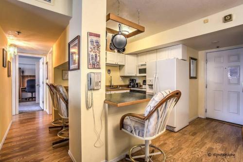 ON THE STRIP - Classic Comfort - 2 Bedroom Condo, Las Vegas (photo 5)
