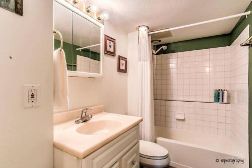 ON THE STRIP - Classic Comfort - 2 Bedroom Condo, Las Vegas (photo 9)