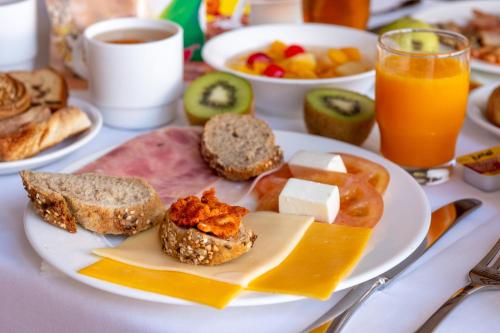 Hotel Apartamentos Lux Mar - image 6