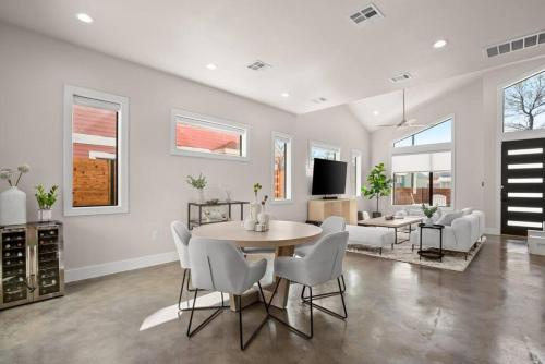 Grand Oasis At E Austin With Pool