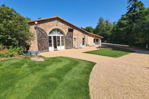 Gîte Le Puy Martineau piscine privée intérieure chauffée à 10 min du Puy du Fo - Location saisonnière - Saint-Mars-la-Réorthe