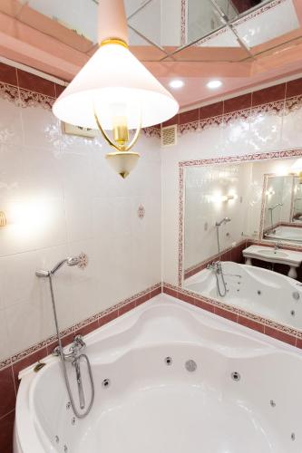 淋浴間, Центр. Вулиця Липова. 3 кімнати in 捷爾諾波爾