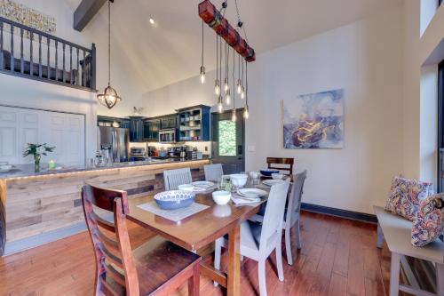 Luxe Blairsville Cabin with Game Room, Near Hikes in Hood, USA