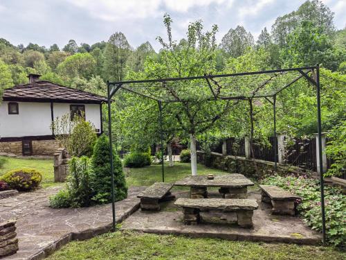 Къща за гости КИМ in เอพริลตซิ