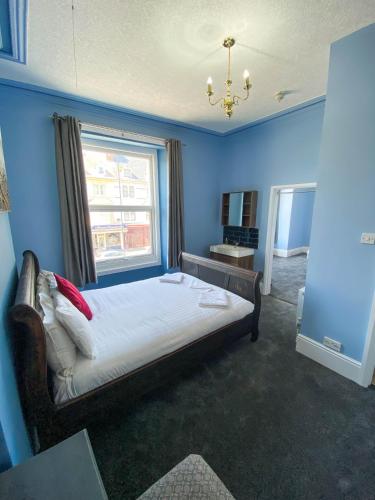 The Broadway Hotel - image 2