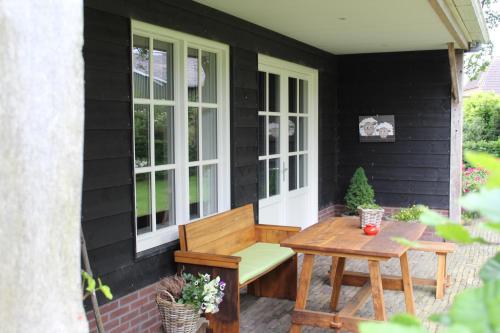 Erkély/terasz, Erve Praestinck in Buurtschap Beerze