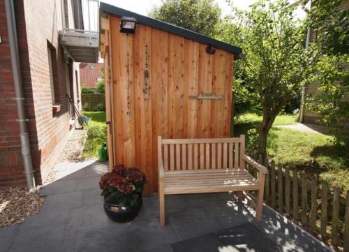 Inselparadies - Neubauwohnung mit großer Terrasse, Strandkorb und Garten.