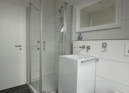 Hafenblick - komfortable sonnendurchflutete Ferienwohnung - image 14