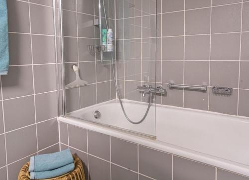 Apartment with Terrace image 10