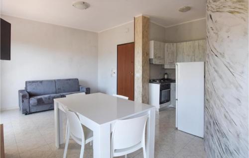 Nice Apartment In Marina Di Strongoli in Marina di Strongoli