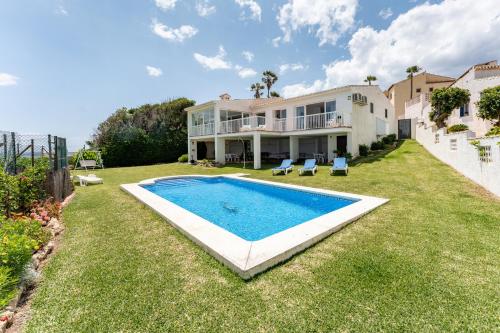 4 bedroom beach Villa with direct access to the beach and private pool between Fuengirola and Marbella - Mijas costa