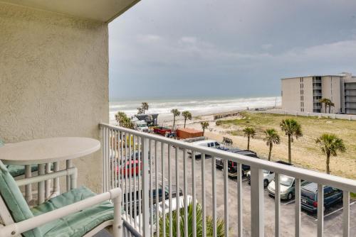 Daytona Beach Vacation Rental with Community Pool!