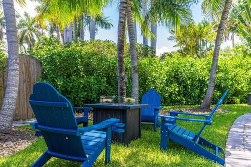 Luxury 3 Bedroom Home 5 minutes to Ocean with Heated Pool in Hollywood, USA