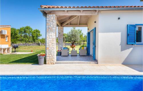 Cozy Home In Gajana With Kitchen