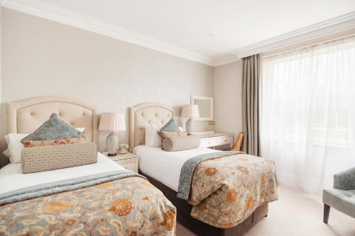 Classic Twin Room image 4