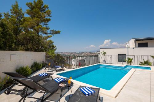 Stunning Villa In Podstrana With Outdoor Swimming Pool, Sauna And Wifi