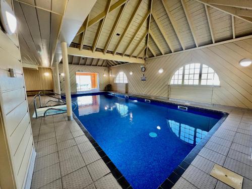 Holly Tree Hotel, Swimming Pool & Hot Tub