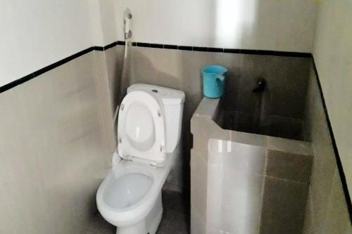 Bathroom, OYO Life 92647 Edelweis Homestay in Tuban