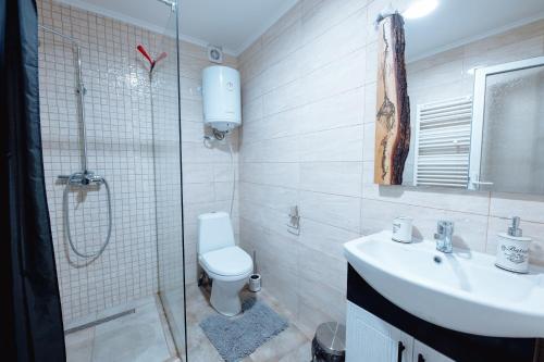 Kamar Mandi, La Cotihana in Cahul